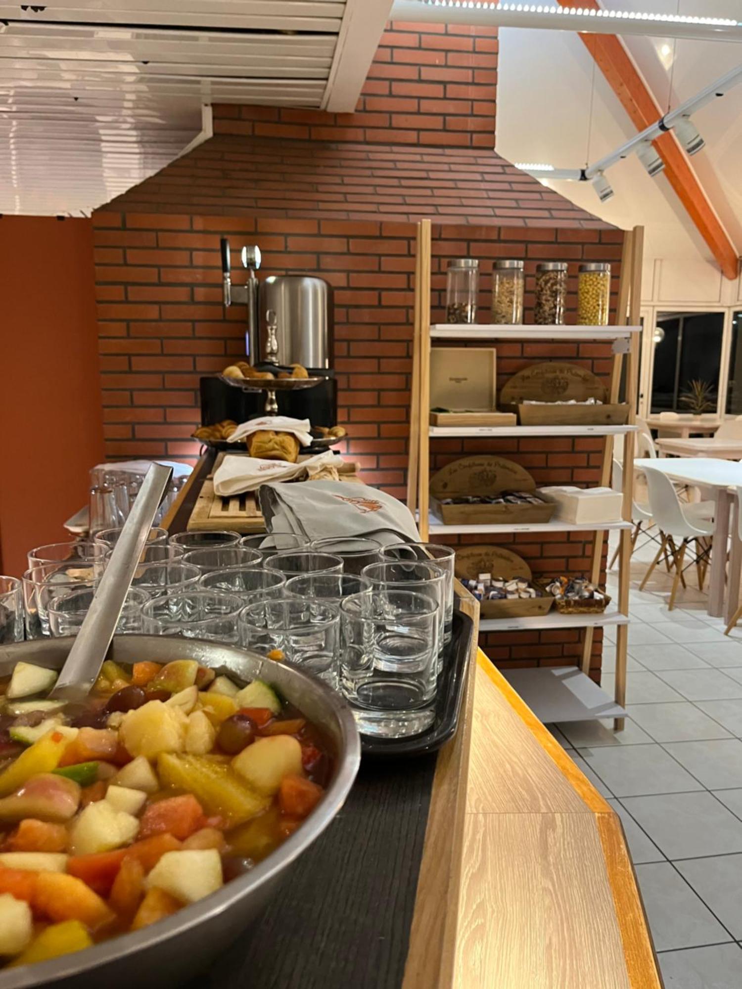 Hotel La Petite Auberge Chambretaud Luaran gambar